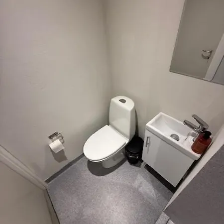 Folsted - Vaerelse 100 Med Eget Badevaerelse Og Fri Parkering